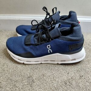 On Running Women's Size 9  Navy and Black Sneakersome